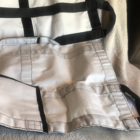 Vive Transfer Blanket 35”x 34” supports up to 500lbs, waterproof, padded handles - Picture 6 of 8